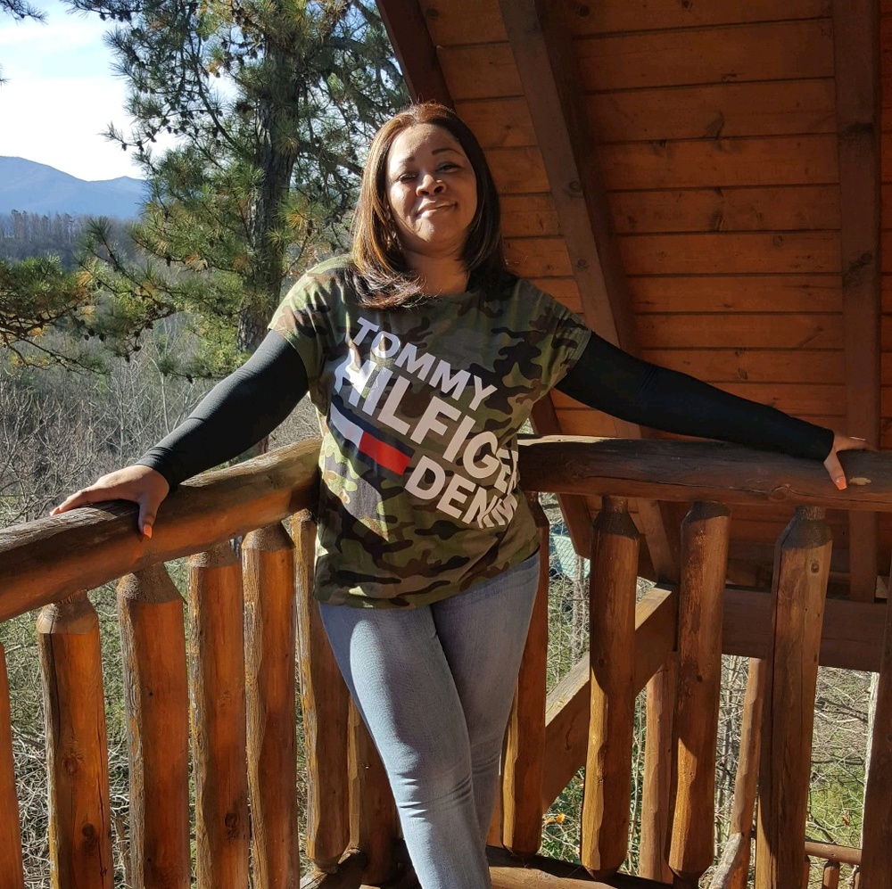 Meet your Posher, Monica